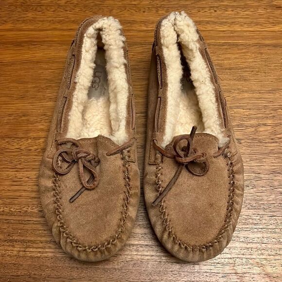 Ugg slippers  - Picture 1 of 4